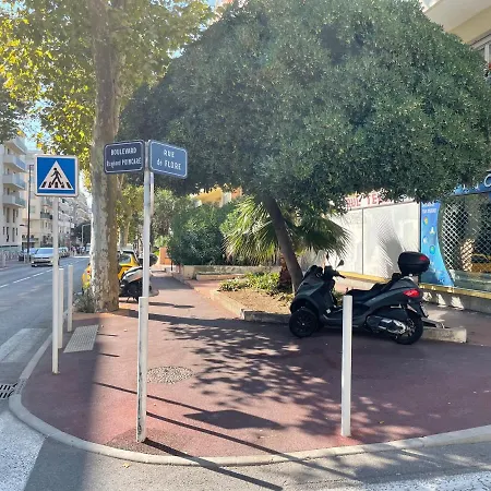 Spacieux F2 Climatise Proche De La Mer Antibes Buitenkant foto