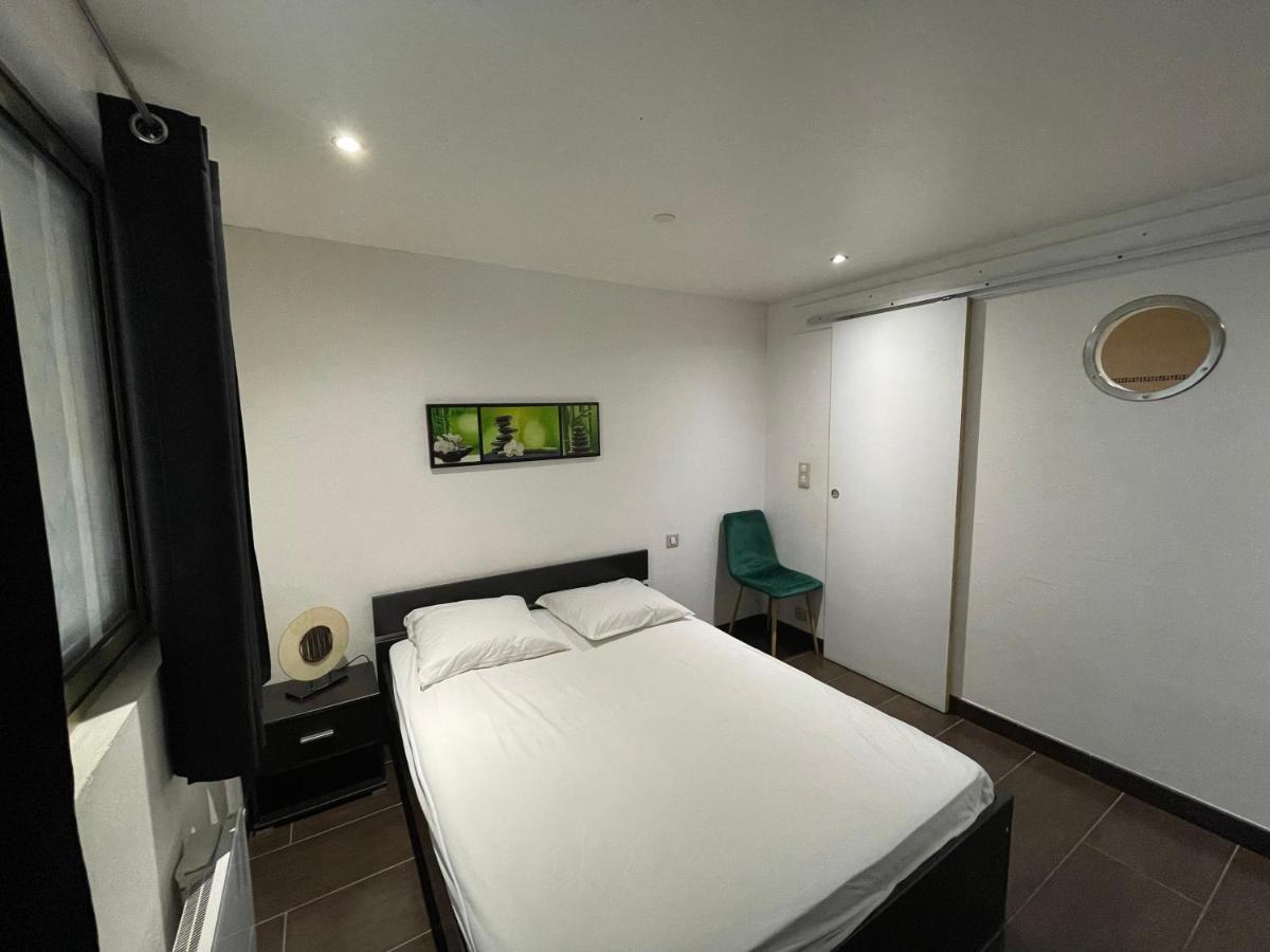 Spacieux F2 Climatise Proche De La Appartement